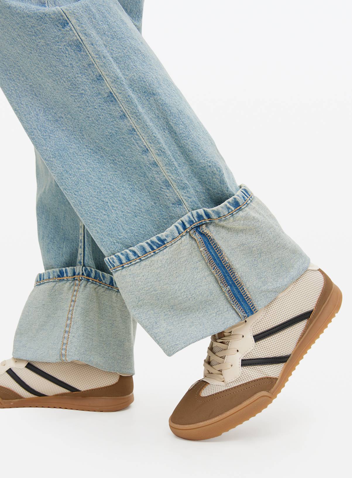 Light Wash Baggy Wide Leg Turn Up Hem Denim Jeans  14R - Image 3
